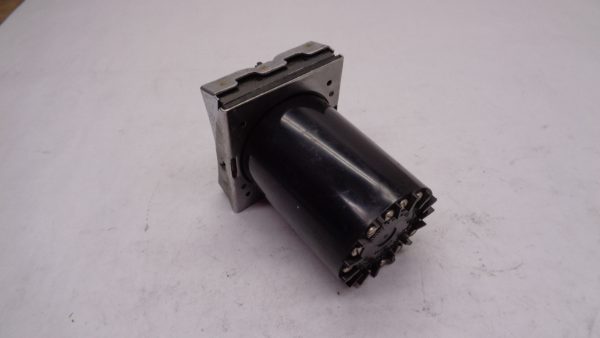 EAGLE SIGNAL CT5302A6 TIMER 4DIGIT SECONDS PANEL MOUNT 12PIN - Image 2