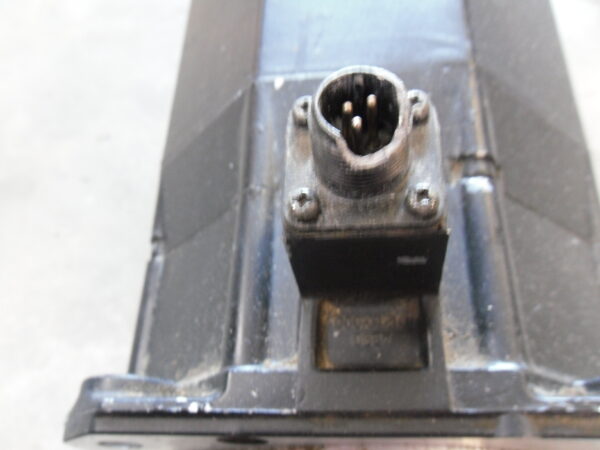 GE FANUC A06B-0128-B677#7076 SERVO MOTOR A06B-0128-B677 *PARTS/NOT WORKING* - Image 5