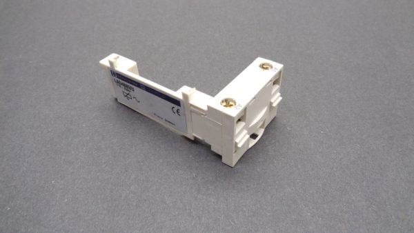 NEW TELEMECANIQUE LAD4BBVU SQUARE D CONTACTOR 039371 - Image 2