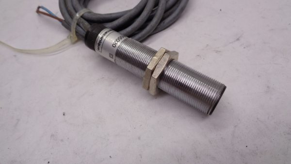 NEW TELEMECANIQUE XSA-A05020 PROXIMITY SENSOR - Image 3
