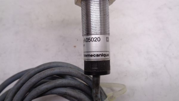 NEW TELEMECANIQUE XSA-A05020 PROXIMITY SENSOR - Image 7