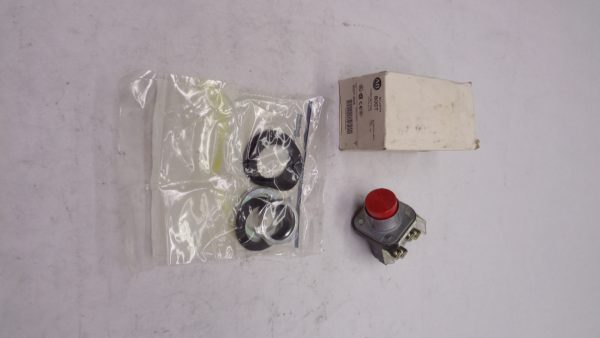 NEW ALLEN BRADLEY 800T-B6A /T PUSH BUTTON W/ 800T-XA /D CONTACT BLOCK