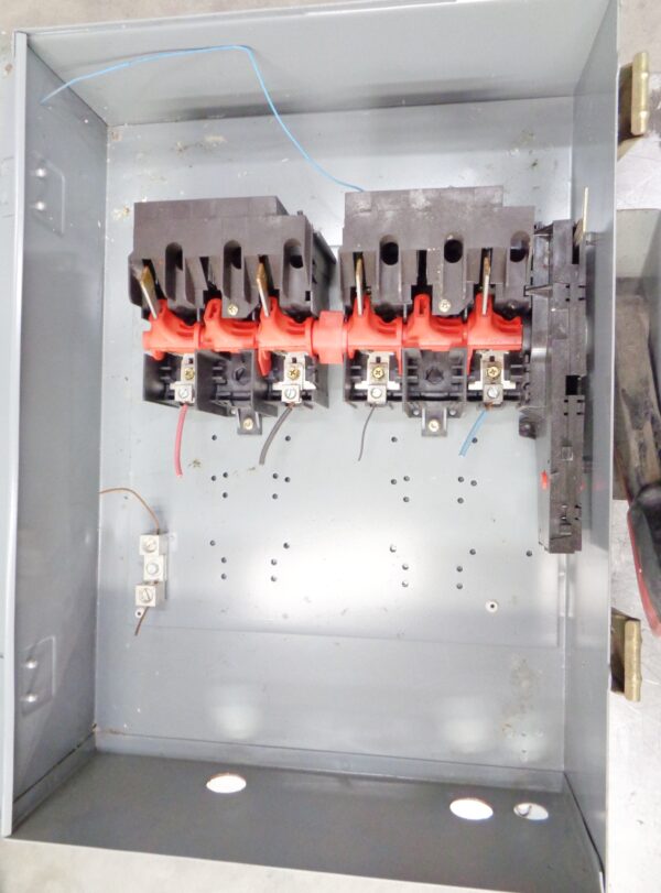 SQUARE D HU461 SER. F05 ENCLOSURE, SINGLE THROW, NON FUSIBLE - Image 3