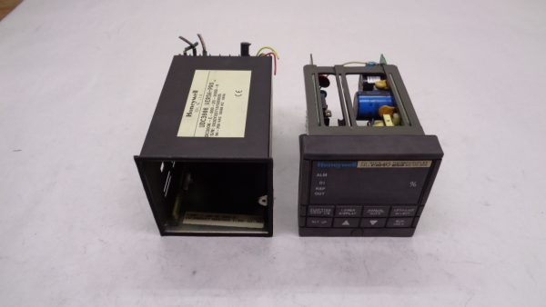 HONEYWELL DC300K-E-000-20-000D-0 DIGITAL CONTROLLER UDC3000 VERSA-PRO - Image 4