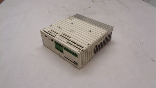 LENZE 33.8202-E DRIVE 22-240V 9A 50/60HZ 33.8202_E