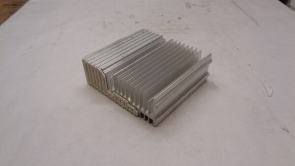 LENZE 33.8202-E DRIVE 22-240V 9A 50/60HZ 33.8202_E - Image 2