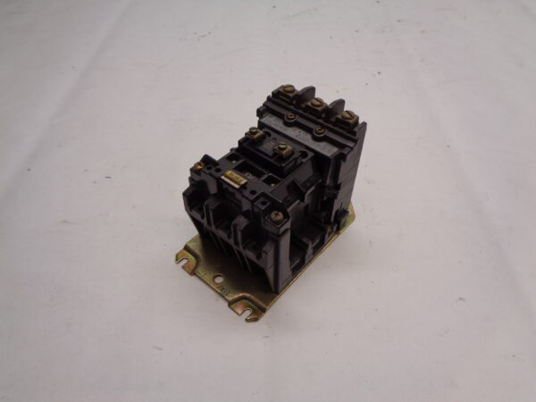 ALLEN BRADLEY 500-AOD93-X4 CONTACTOR 18A 600V W/COIL CB013 24V 60HZ 500-A0*930