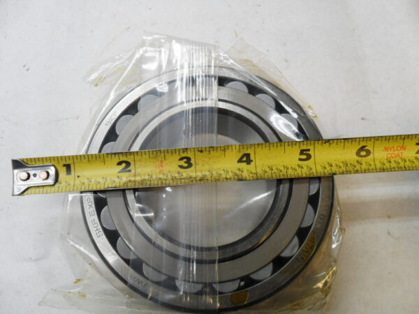 NEW SKF 22212 E ROLLER BEARING 2-3/8" BORE 22212E - Image 3