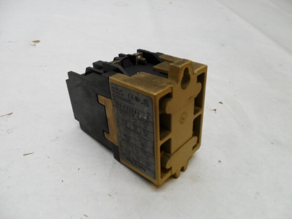 LOT OF 4 ALLEN BRADLEY 700-P400A1 /B AC RELAYS 600V W/ PA236 COIL 115-120V - Image 3