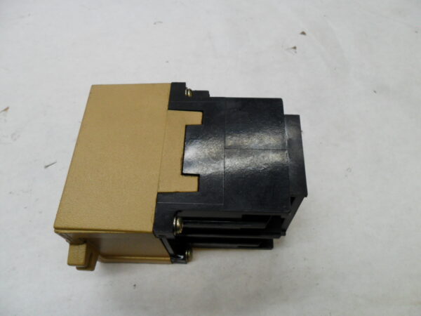 LOT OF 4 ALLEN BRADLEY 700-P400A1 /B AC RELAYS 600V W/ PA236 COIL 115-120V - Image 4