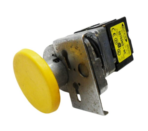 REES 40102-104 PUSH BUTTON OPERATOR YELLOW W/ 50703N0-NC CONTACT BLOCK - Image 2