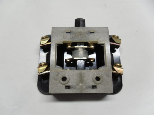 NEW HUBBELL 67976-001 AUXILIARY CONTACT BLOCK 5A 600VDC 480VAC *NO SCREWS* - Image 2