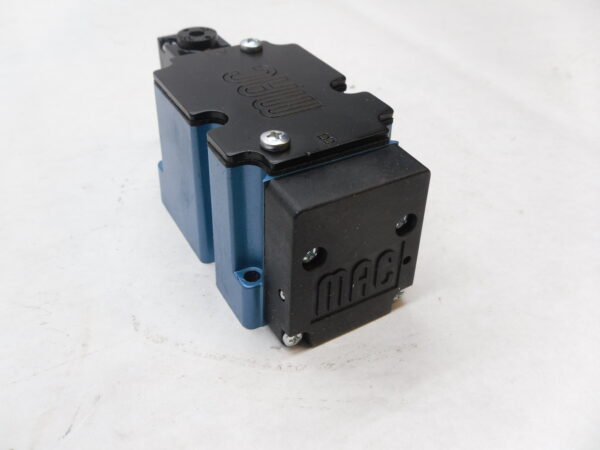 NEW MAC 6311D-000-PM-111DA SOLENOID VALVE W/ PME-111DABE COIL - Image 3