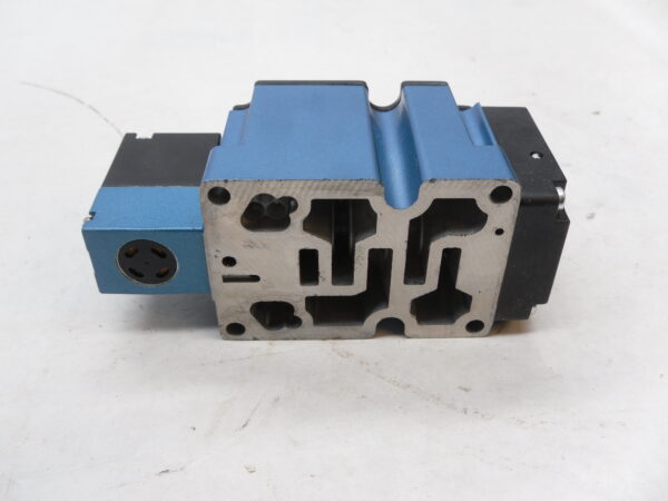 NEW MAC 6311D-000-PM-111DA SOLENOID VALVE W/ PME-111DABE COIL - Image 4