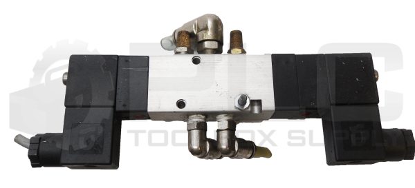 NORGREN V60P611AA318JB PNEUMATIC SOLENOID VALVE W/ (2) 13J COIL - Image 3