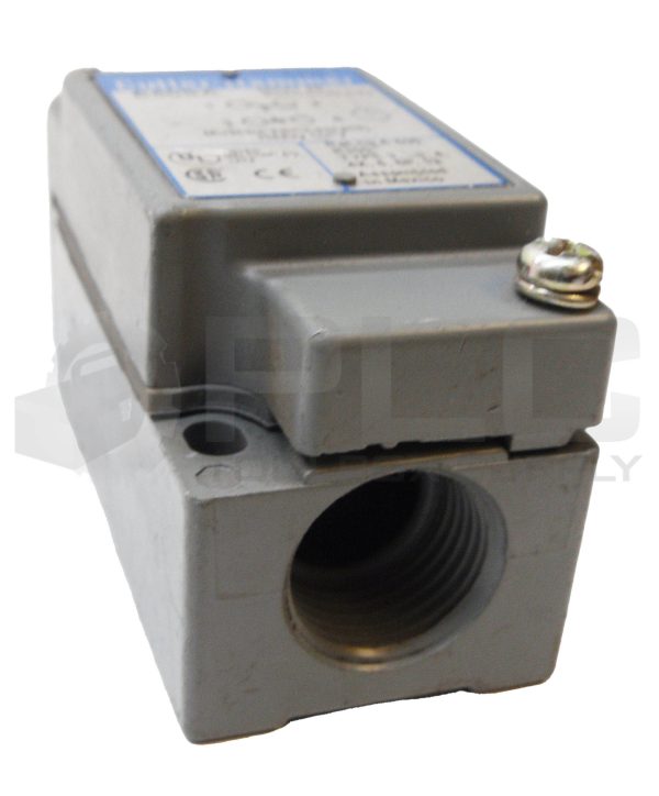CUTLER HAMMER E50SA /A2 LIMIT SWITCH BODY W/ E50RA /A1 RECEPTACLE - Image 2