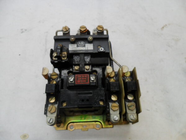 ALLEN BRADLEY 709-COD103 /K STARTER W/ 72A86 COIL 50/60HZ 709-C0D103 *READ*