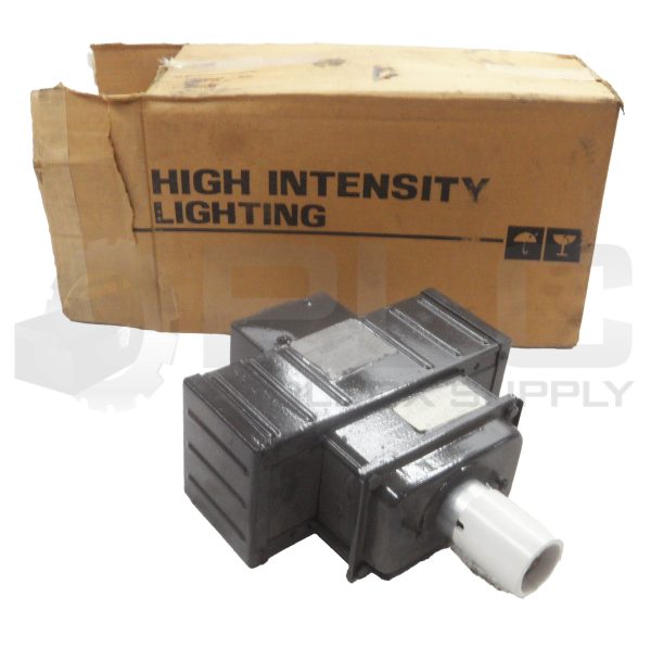 NEW LUMARK LIGHTING HPLM-5-400-MT HID LIGHT FIXTURE 400W 120/208/240/277V *READ*