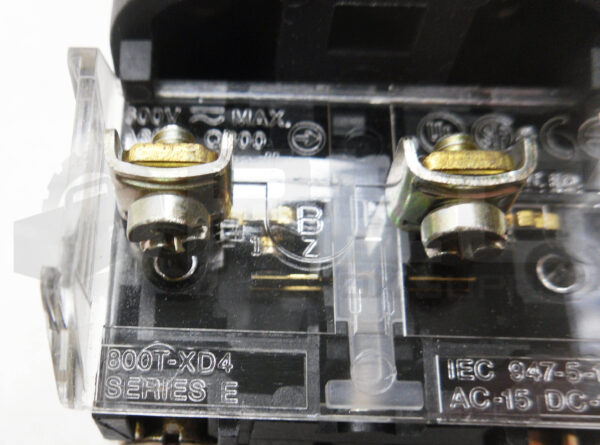 NEW ALLEN BRADLEY 800H-FRXT A5 /F PUSH BUTTON RED W/ (2) 800T-XD4 /E - Image 3