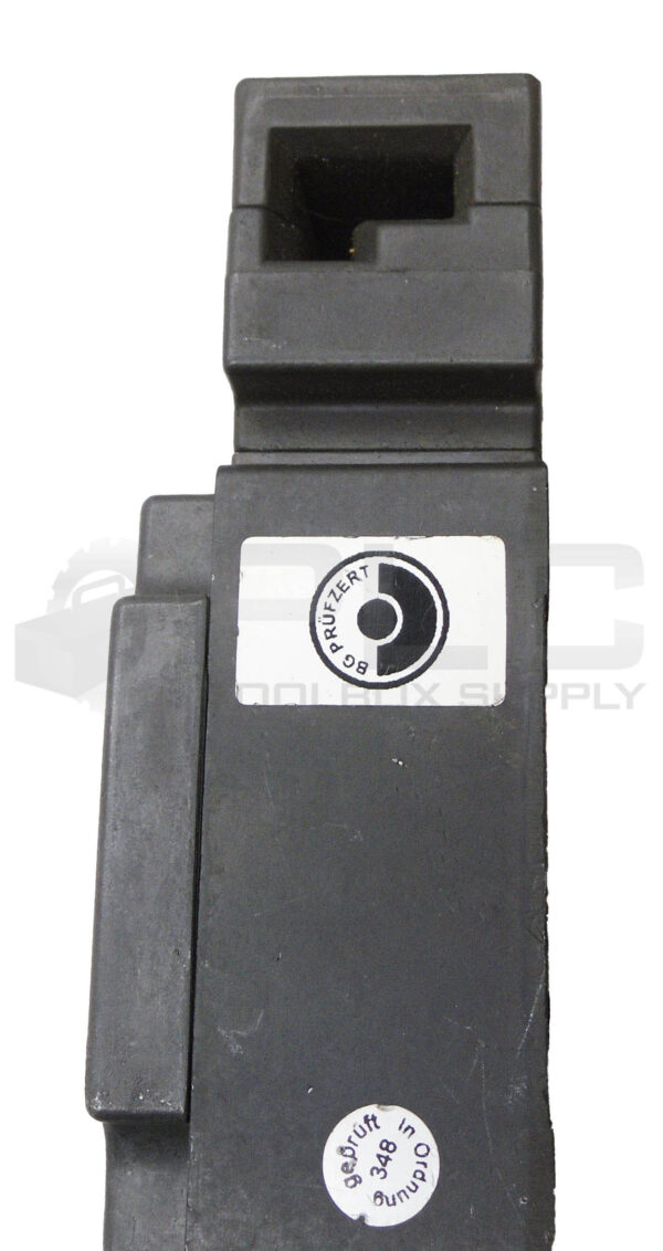 EUCHNER NZ1VZ-528E-M SAFETY SWITCH 4A 230V - Image 2