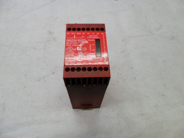 ALLEN BRADLEY 440R-C23018 /A  SAFETY RELAY UNIT 110VAC