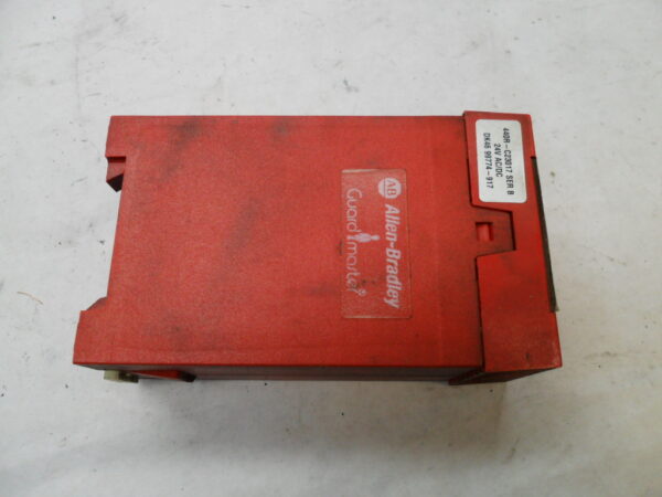 ALLEN BRADLEY 440R-C23018 /A  SAFETY RELAY UNIT 110VAC - Image 4