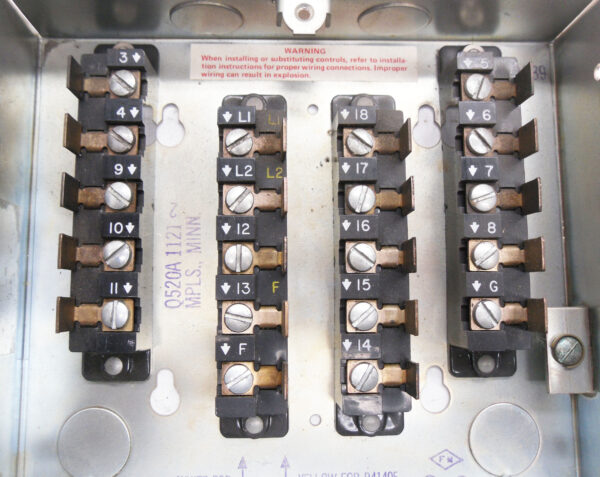 NEW HONEYWELL Q520A 1121 SUB BASE 4 SIDED 20 TERMINALS - Image 5