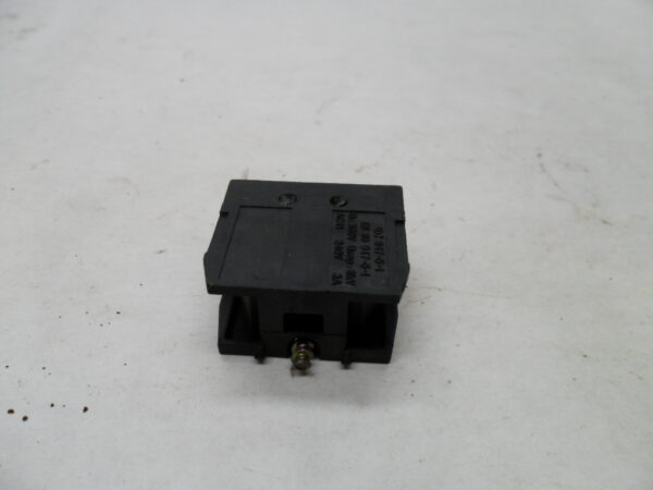 NEW TELEMECANIQUE XEN-L1111 CONTACT BLOCK 240V 3A - Image 3