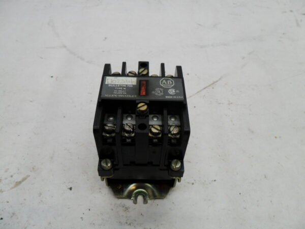 ALLEN BRADLEY 700-NT400A1 /C TIME DELAY UNIT W/ 700-N400A1 /C AC RELAY W/ 84AB6