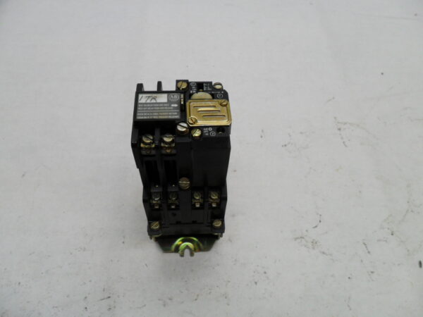 ALLEN BRADLEY 700-NT400A1 /C AC RELAY W/ 700-NT /C W/ 700-N400A1 /C W/ 84AB86