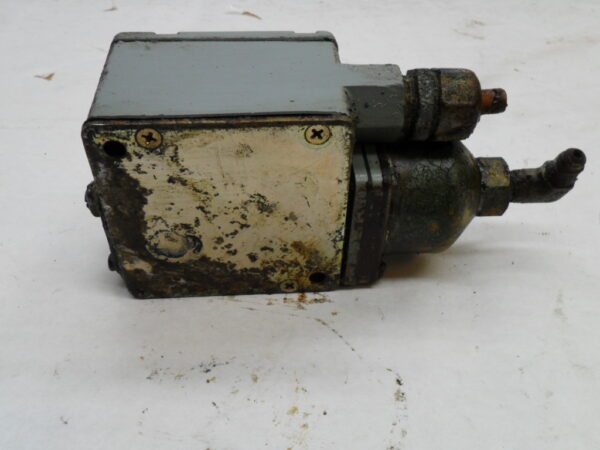 ALLEN BRADLEY 836T-T251J /B PRESSURE CONTROL 600V 60A - Image 4