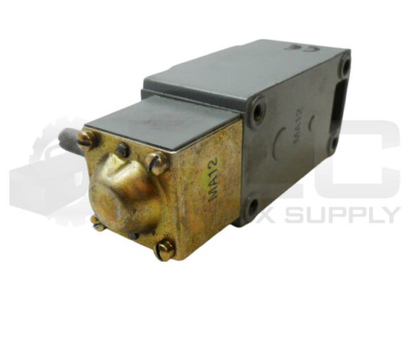 ALLEN BRADLEY Z-16068 OPERATOR HEAD W/ RECEPTACLE - Image 3