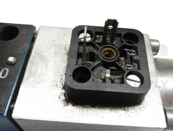 BOSCH 0 811 402 019 DIRECTIONAL VALVE 315BAR W/ 0 831 006 055 COIL *PARTS ONLY* - Image 4
