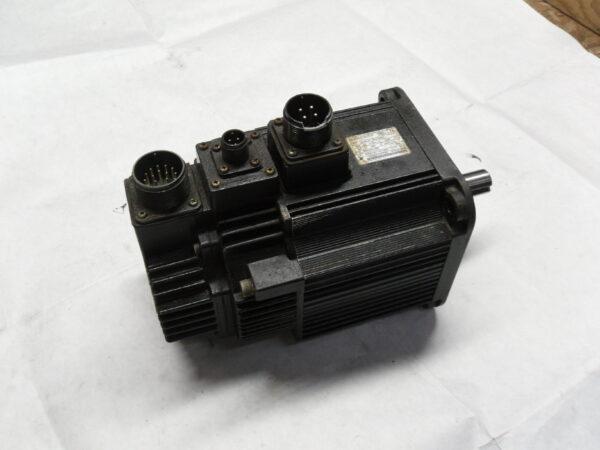 YASKAWA ELECTRIC SGMGH-09DCA6C AC SERVO MOTOR *READ/SEE PICTURES*