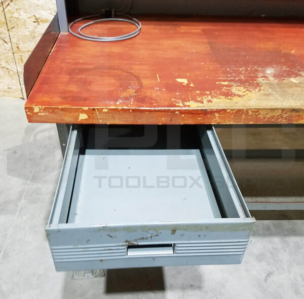 INDUSTRIAL WORK BENCH TABLE WITH OUTLETS 72" X 30" X 47" - Image 4