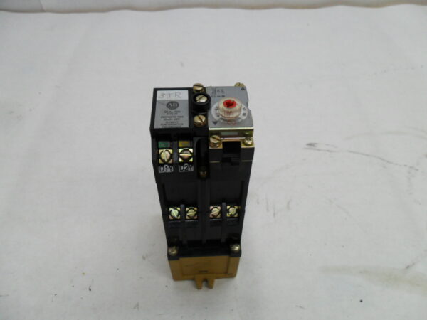 ALLEN BRADLEY 700-P400A1 /B AC RELAY W/ 700-PT400A1 /C W/ 700-PT /B W/ PA236