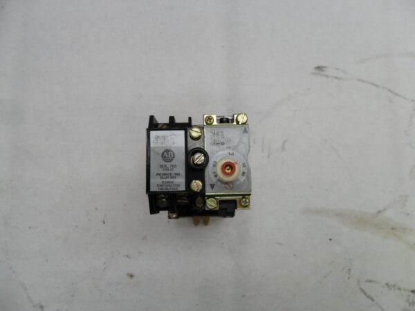 ALLEN BRADLEY 700-P400A1 /B AC RELAY W/ 700-PT400A1 /C W/ 700-PT /B W/ PA236 - Image 2