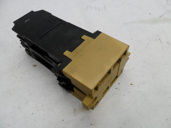 ALLEN BRADLEY 700-P400A1 /B AC RELAY W/ 700-PT400A1 /C W/ 700-PT /B W/ PA236 - Image 3