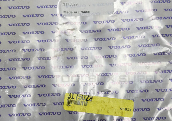 NEW VOLVO 3175029 CAB DOOR WEATHER STRIP - Image 3