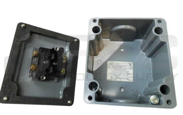 ALLEN BRADLEY 800T-1TZ /M ENCLOSURE W/ SELECTOR SWITCH W/ 10250T CONTACT BLOCK - Image 5