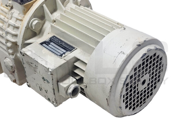 LENZE 9050143 IP55 IC411 IM3041 GEARMOTOR W/ 12.602.12.1.2 GEARBOX MISSING PARTS - Image 3