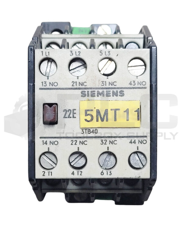 SIEMENS 3TB40 17-0B CONTACTOR 9A 600VAC - Image 3