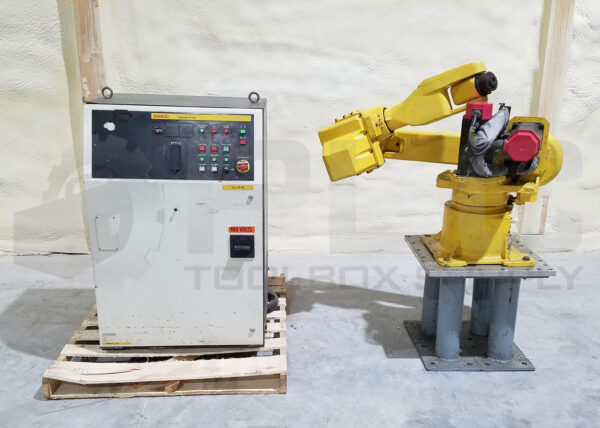 FANUC S-12 A05B-1208-B202 ROBOT & SYSTEM RJ-2 A05B-2355-B001 CONTROLLER CABINET
