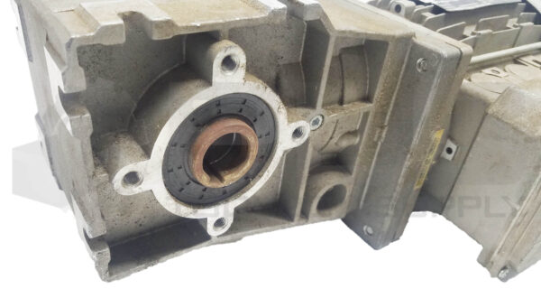 LENZE GKR04-2M HAR 080C32 GEAR MOTOR, 3-Mot EN60034 - Image 2