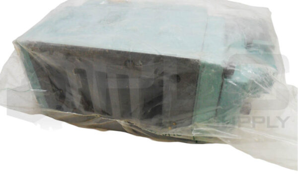 SEALED NEW NUMATICS 33SPA4 /K SOLENOID VALVE 120V 50/60HZ .16A W/ 227-877B COIL - Image 4
