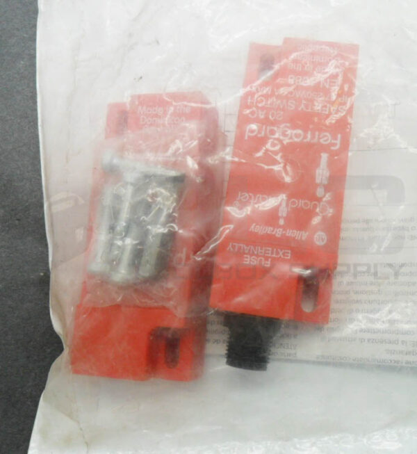 SEALED NEW ALLEN BRADLEY 440N-G02097 /B NON CONTACT SWITCH - Image 2
