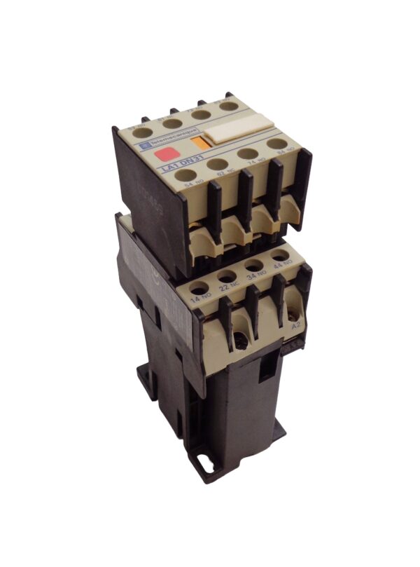 SCHNEIDER / TELEMECANIQUE CA3DN62BDREQ3548G6 RELAY CONTROL 24VDC *READ*