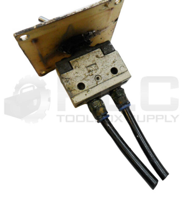 SMC VM13 PNEUMATIC SWITCH VALVE - Image 3