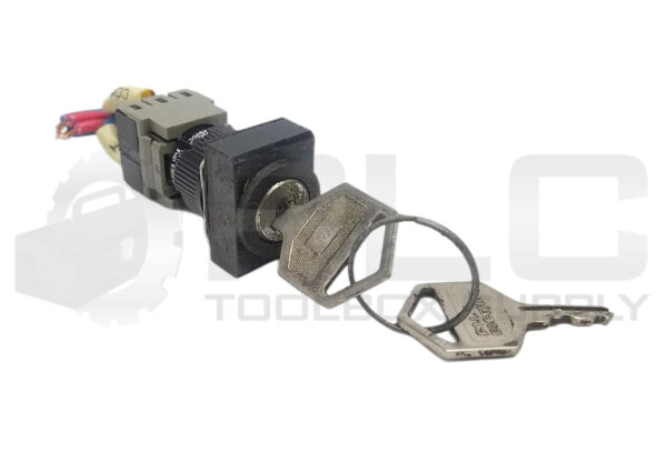 FUJI ELECTRIC AH165-J2A /A KEYED SELECTOR SWITCH