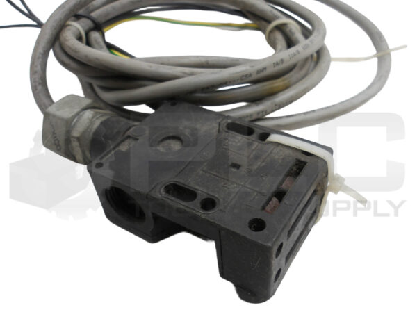 SCHMERSAL AZ 15 ZVRK SAFETY INTERLOCK SWITCH 230V 4A - Image 3